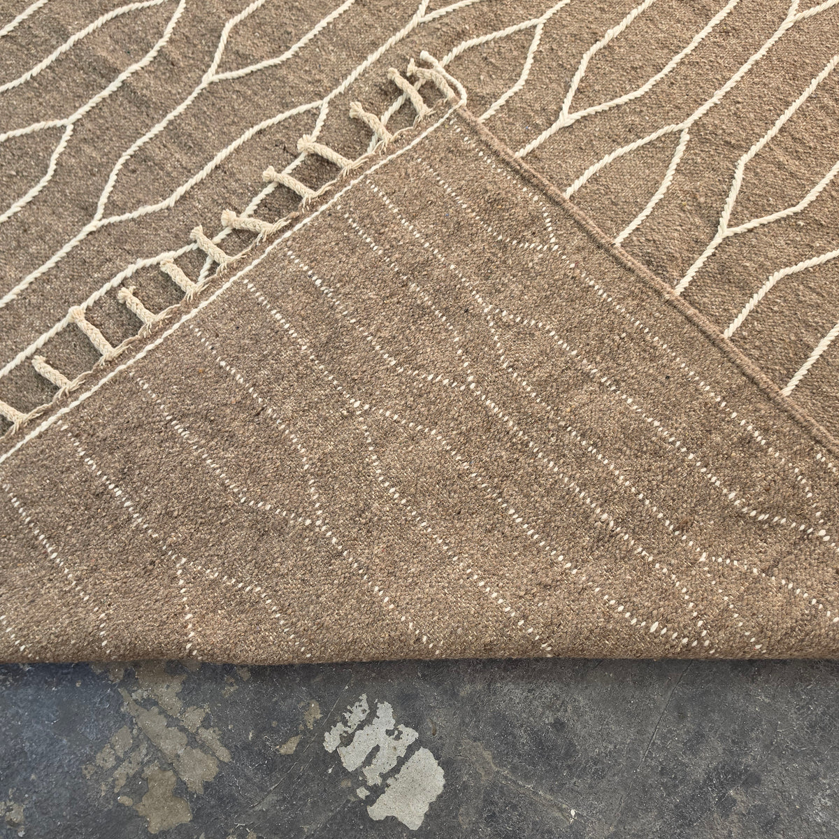 Moroccan Kilim Rug 7x10 – Handwoven Flat Weave Taupe & Ivory Wool Rug