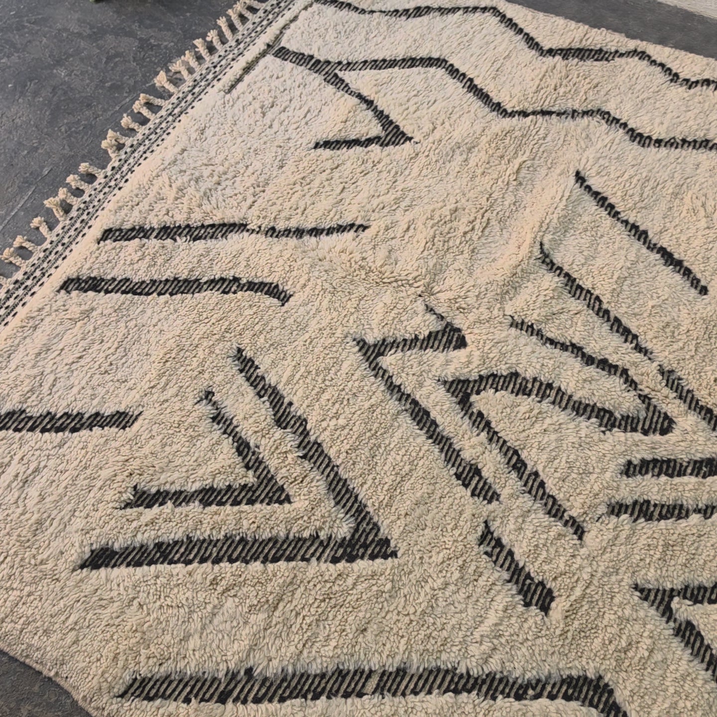 Authentic Moroccan Beni Ourain Rug, Modern Boho Area Rug (217x286 cm)