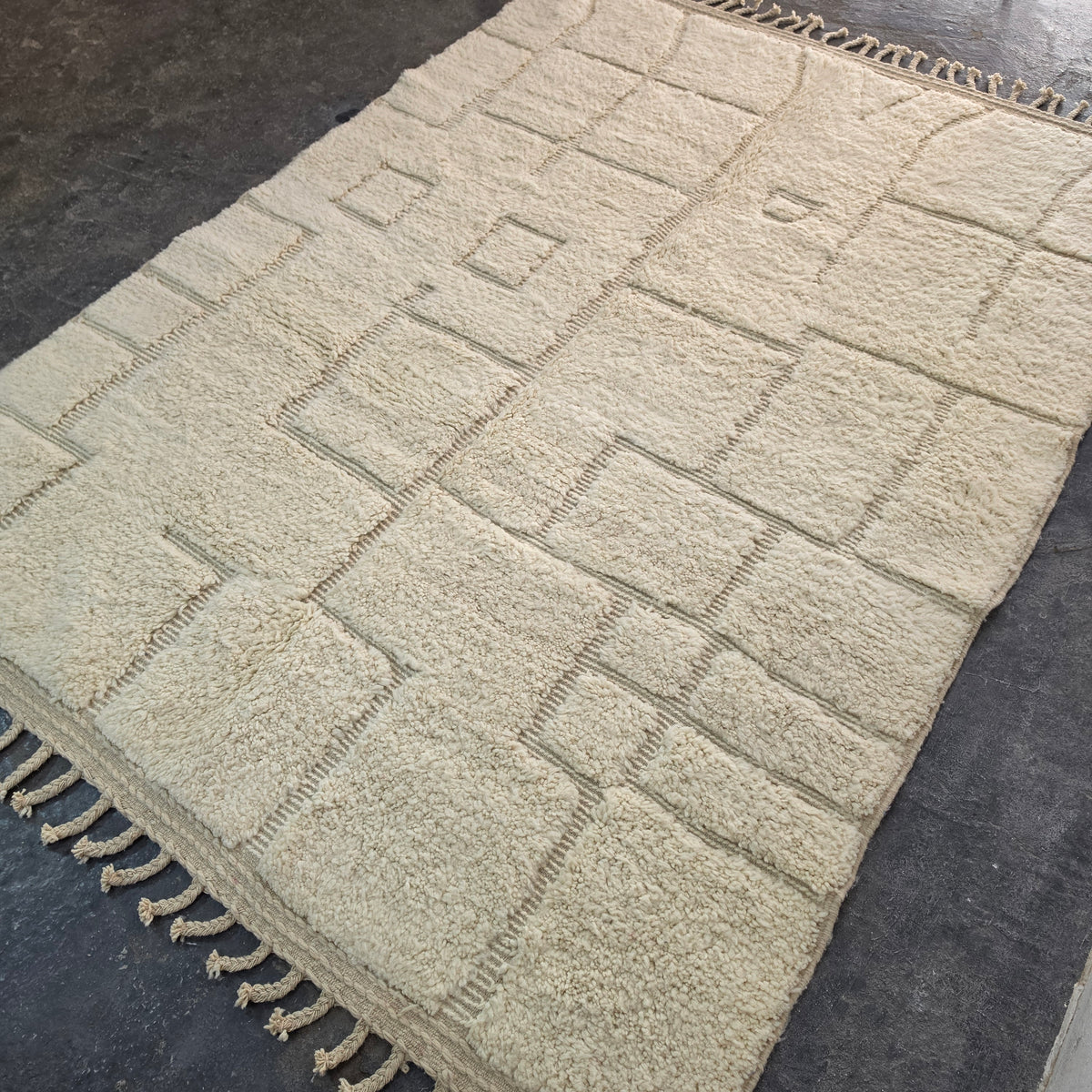 Solid Beni Ourain Rug – All-Ivory Wool with Carved Relief Pattern | 213 × 290 cm