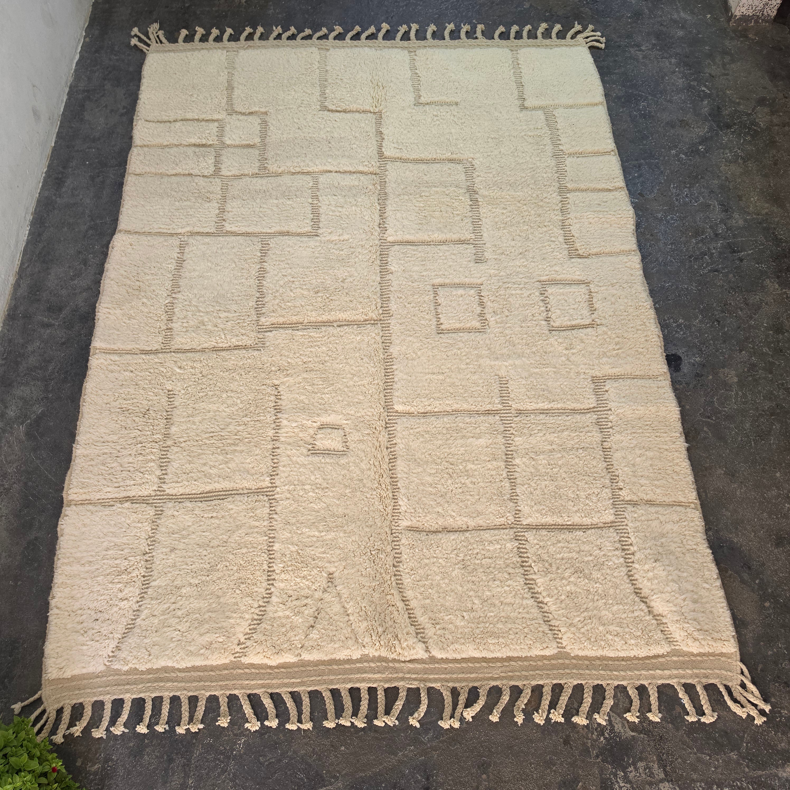 Solid Beni Ourain Rug – All-Ivory Wool with Carved Relief Pattern | 213 × 290 cm