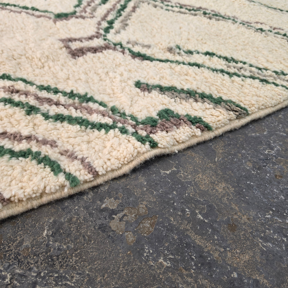 Azilal Moroccan Rug – Ivory Wool with Green & Mauve Flowing Lines | 193 × 314 cm