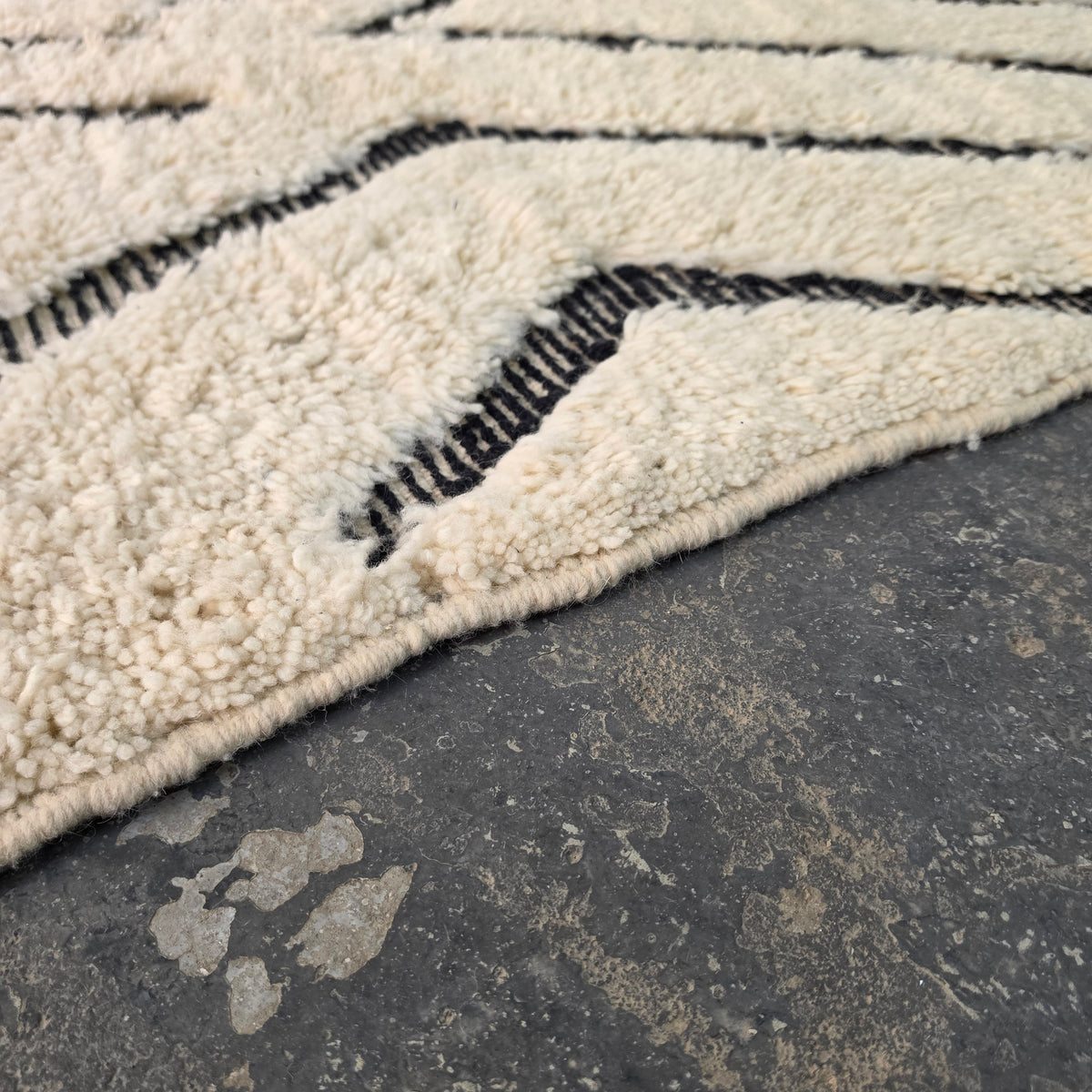 Authentic Moroccan Beni Ourain Rug, Modern Boho Area Rug (217x286 cm)