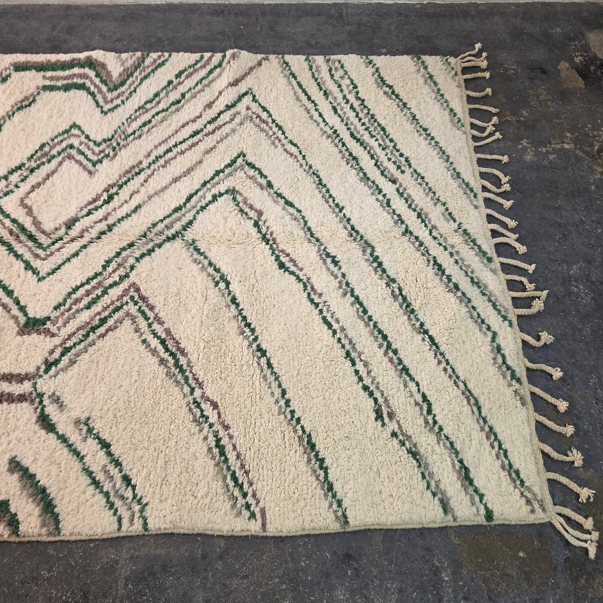 Azilal Moroccan Rug – Ivory Wool with Green & Mauve Flowing Lines | 193 × 314 cm