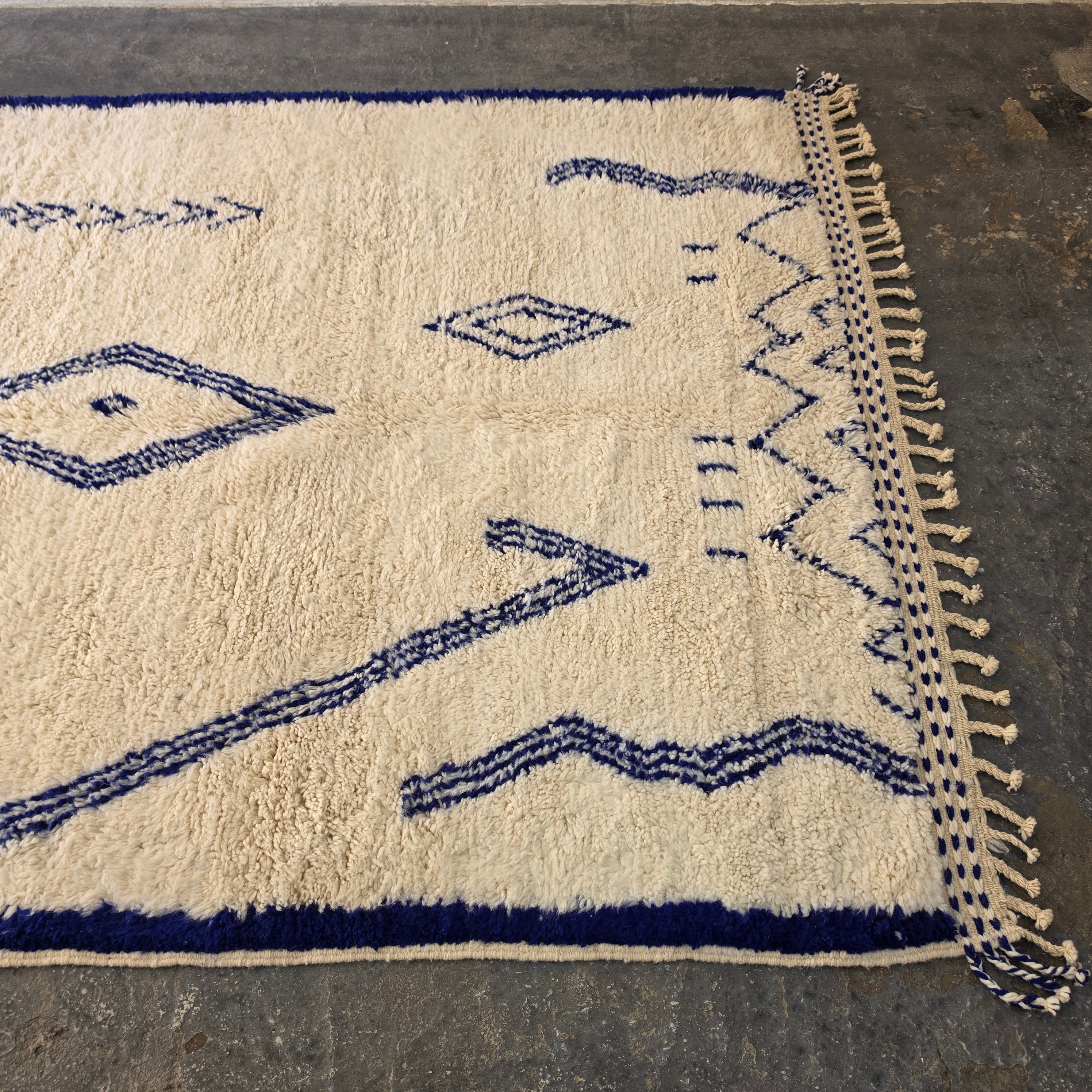 Beni Ourain Moroccan Rug – Ivory Wool with Navy Blue Diamond Motifs | 203 × 315 cm