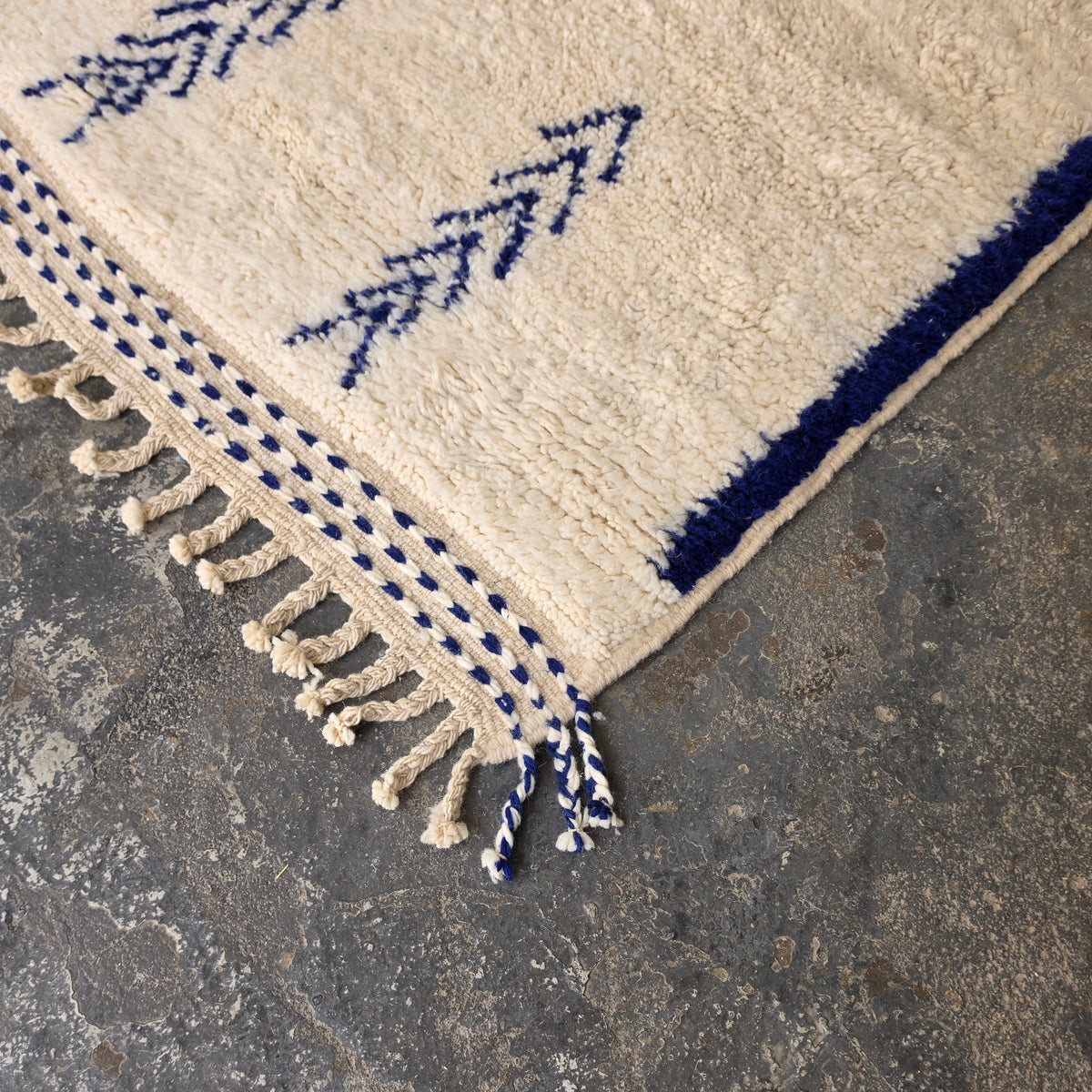 Beni Ourain Moroccan Rug – Ivory Wool with Navy Blue Diamond Motifs | 203 × 315 cm