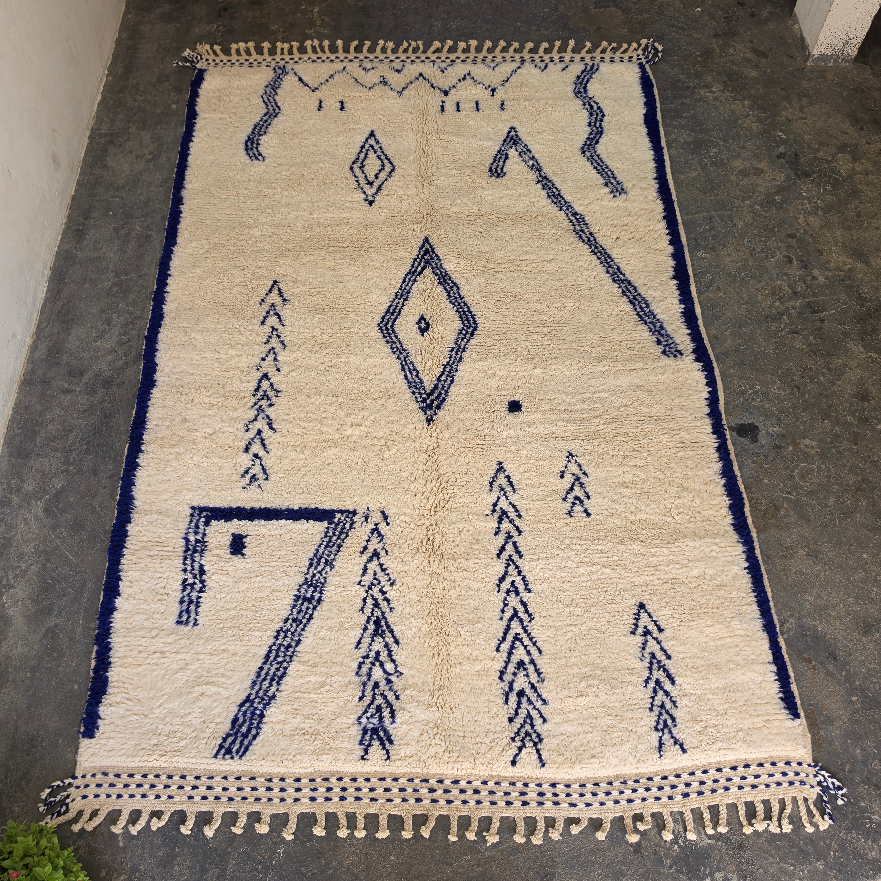 Beni Ourain Moroccan Rug – Ivory Wool with Navy Blue Diamond Motifs | 203 × 315 cm