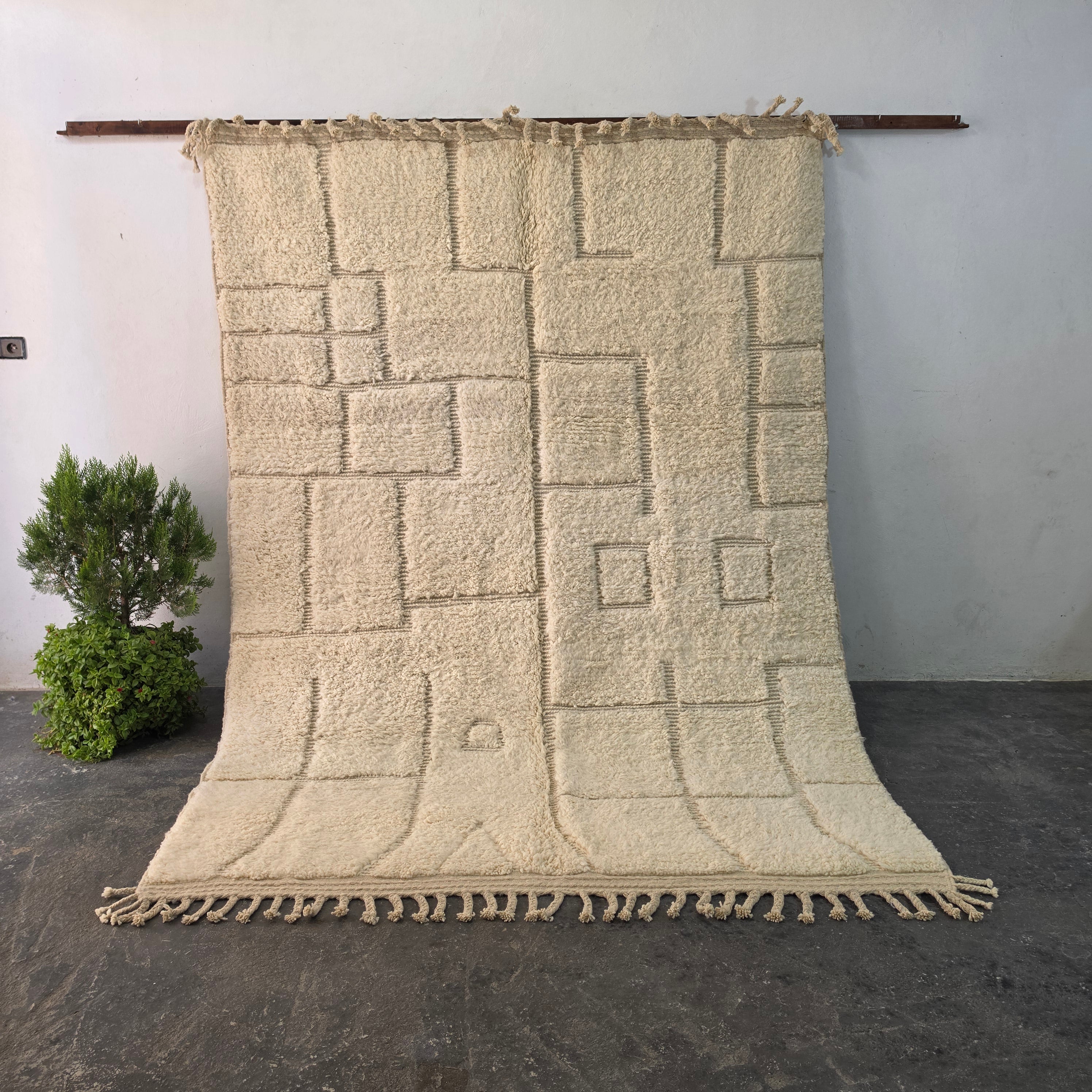 Solid Beni Ourain Rug – All-Ivory Wool with Carved Relief Pattern | 213 × 290 cm
