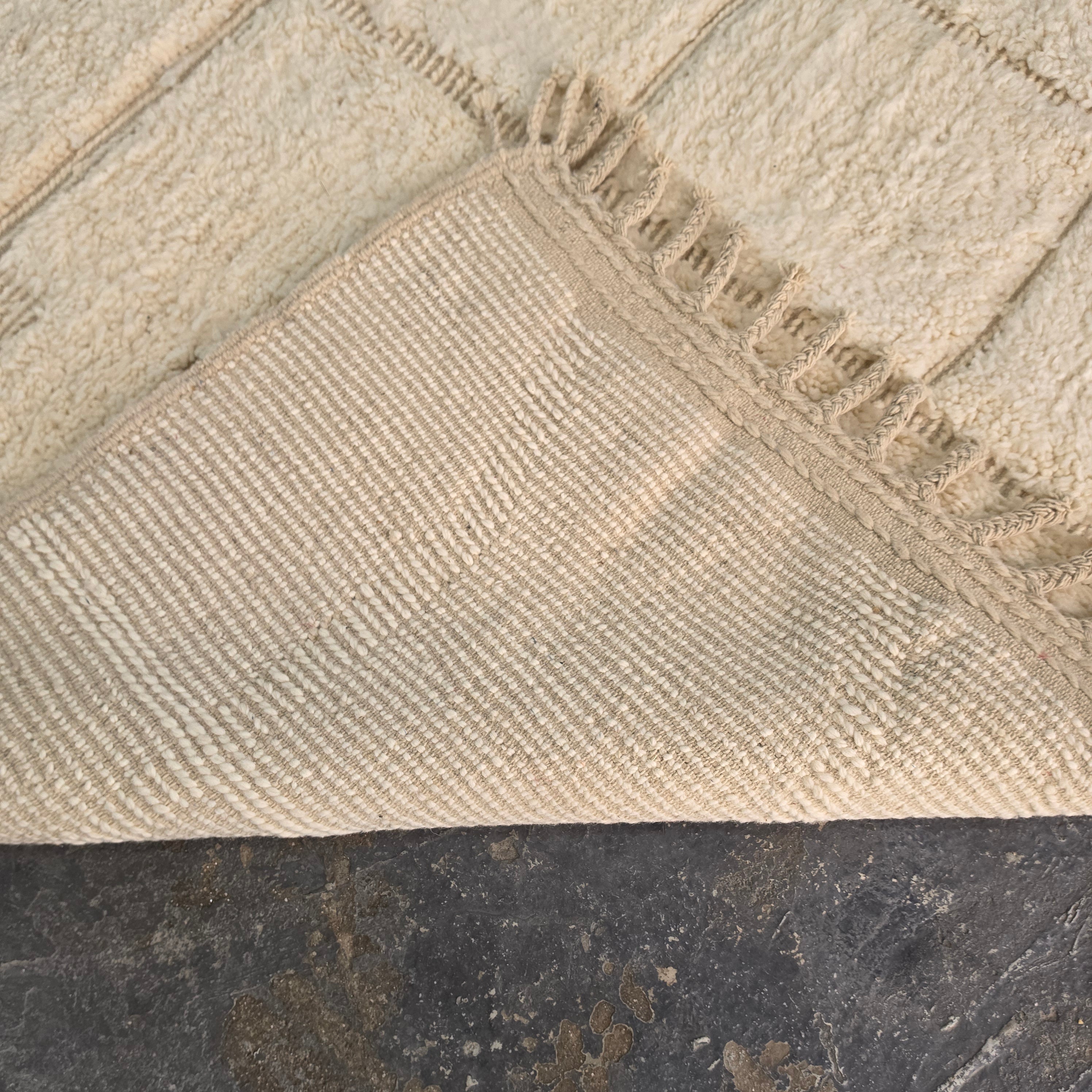 Solid Beni Ourain Rug – All-Ivory Wool with Carved Relief Pattern | 213 × 290 cm