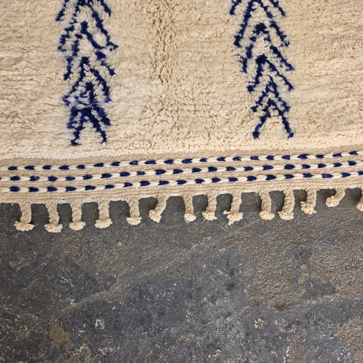 Beni Ourain Moroccan Rug – Ivory Wool with Navy Blue Diamond Motifs | 203 × 315 cm