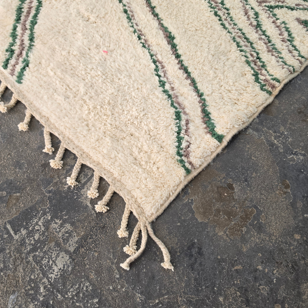 Azilal Moroccan Rug – Ivory Wool with Green & Mauve Flowing Lines | 193 × 314 cm