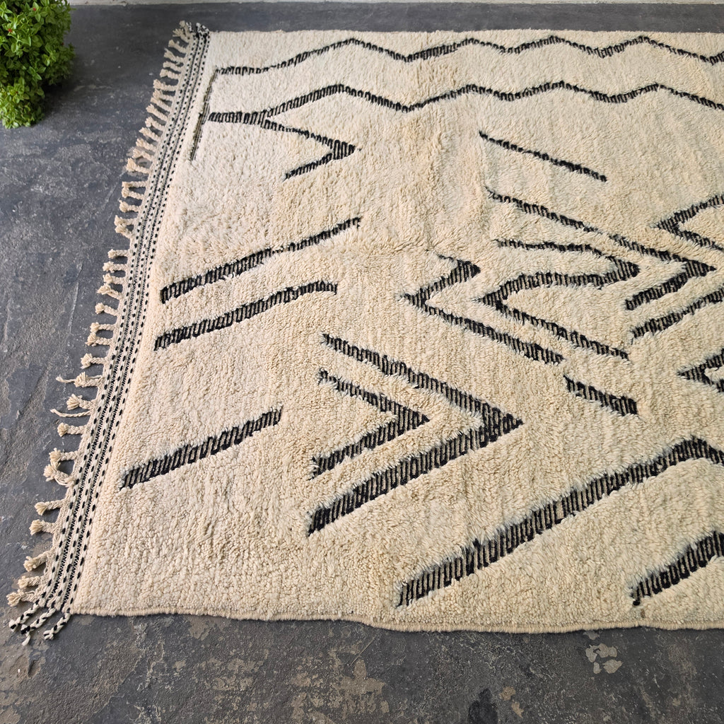Authentic Moroccan Beni Ourain Rug, Modern Boho Area Rug (217x286 cm)