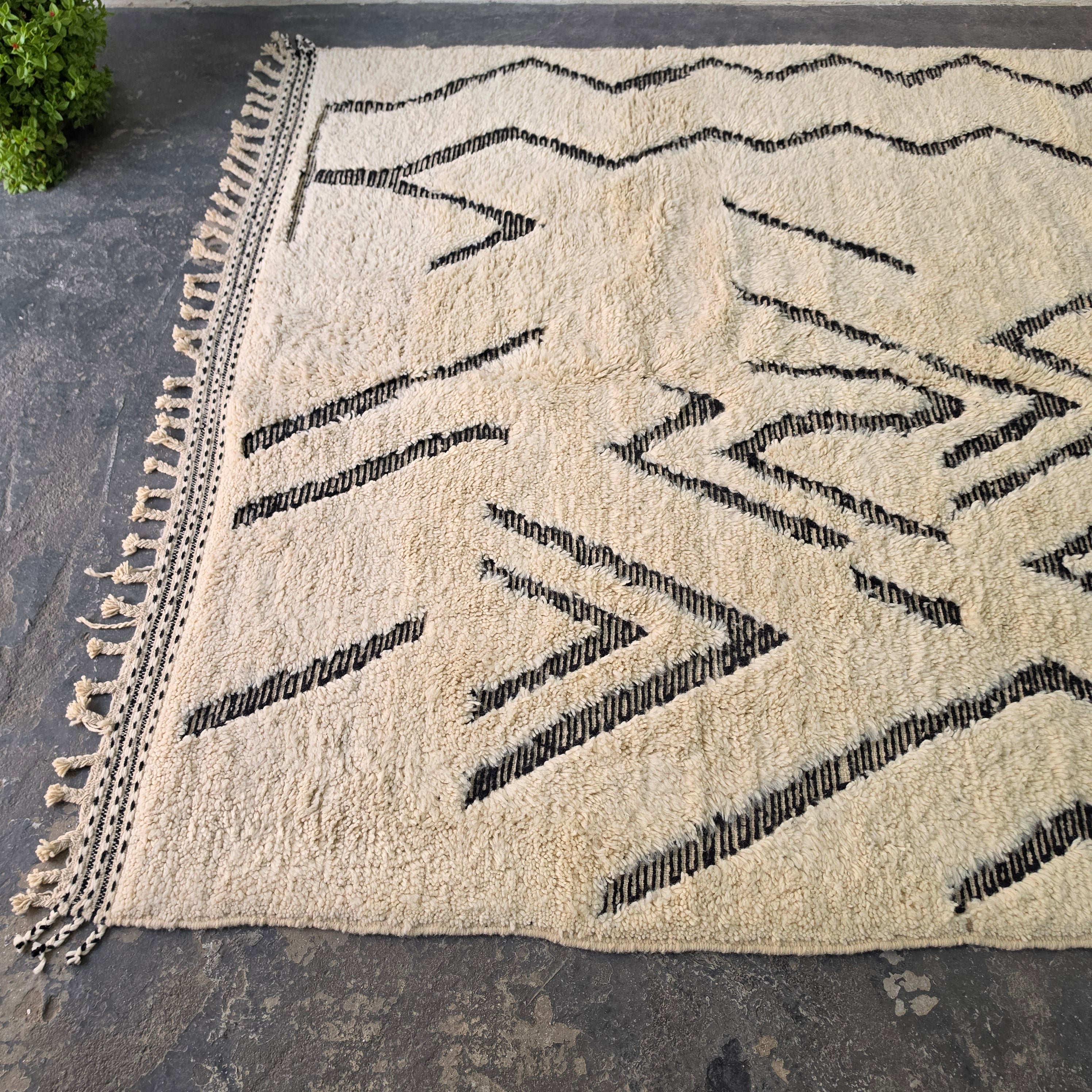 Authentic Moroccan Beni Ourain Rug, Modern Boho Area Rug (217x286 cm)