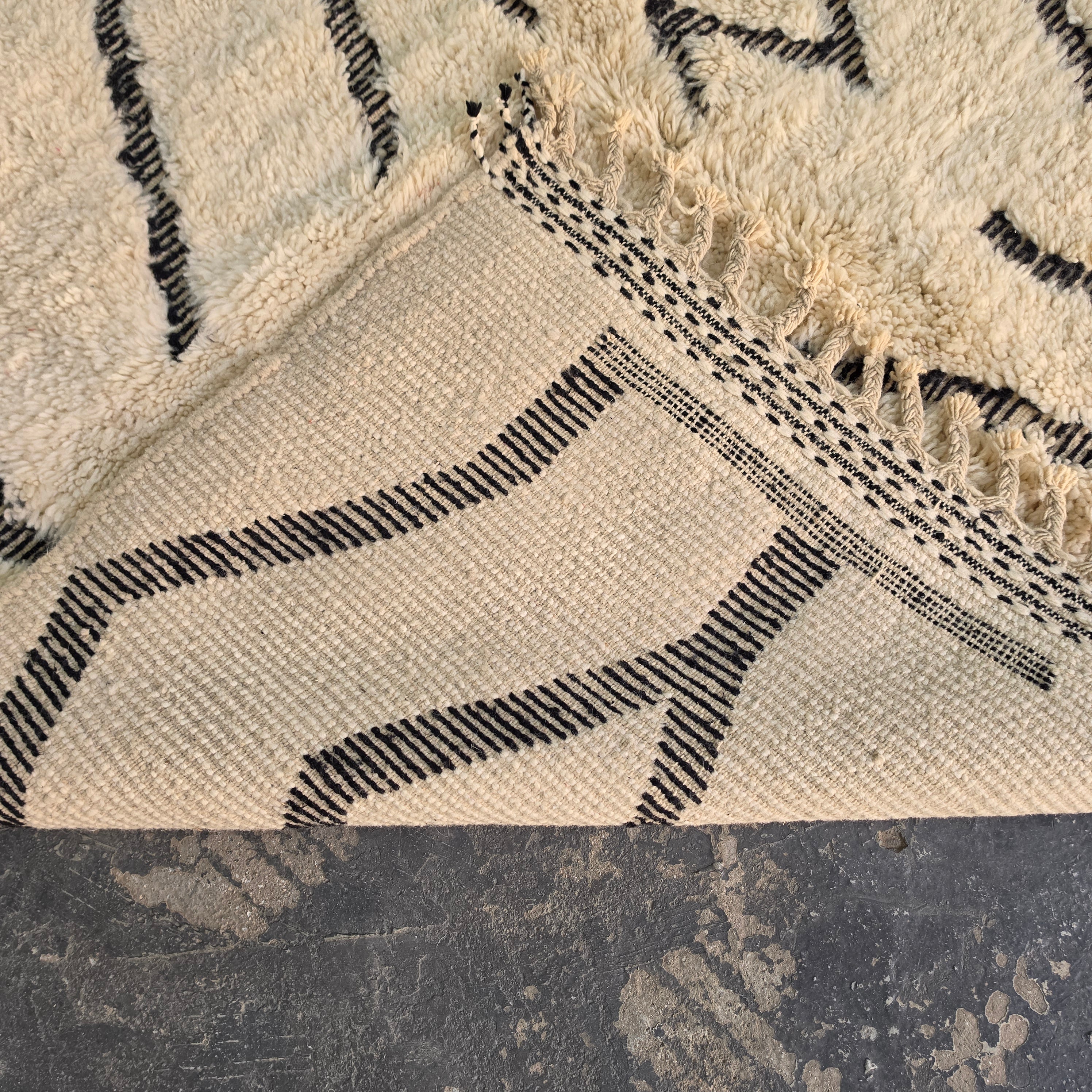 Authentic Moroccan Beni Ourain Rug, Modern Boho Area Rug (217x286 cm)