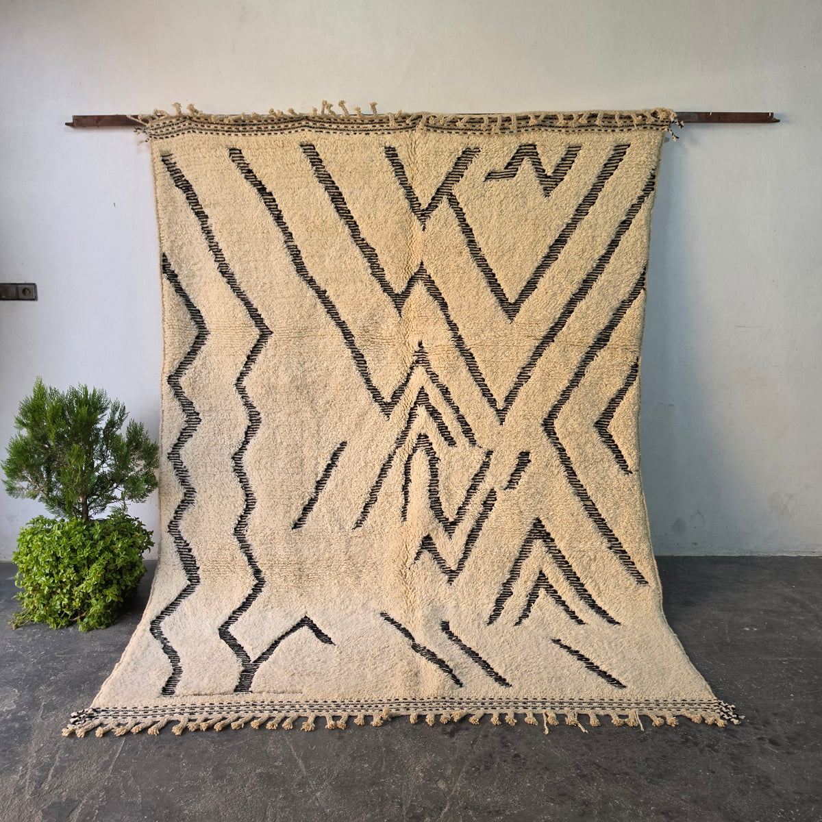 Authentic Moroccan Beni Ourain Rug, Modern Boho Area Rug (217x286 cm)