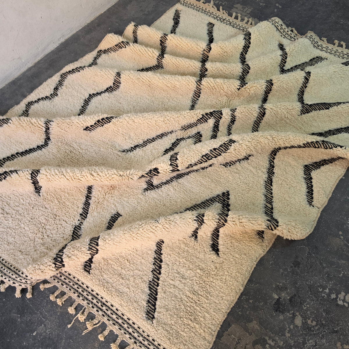 Authentic Moroccan Beni Ourain Rug, Modern Boho Area Rug (217x286 cm)