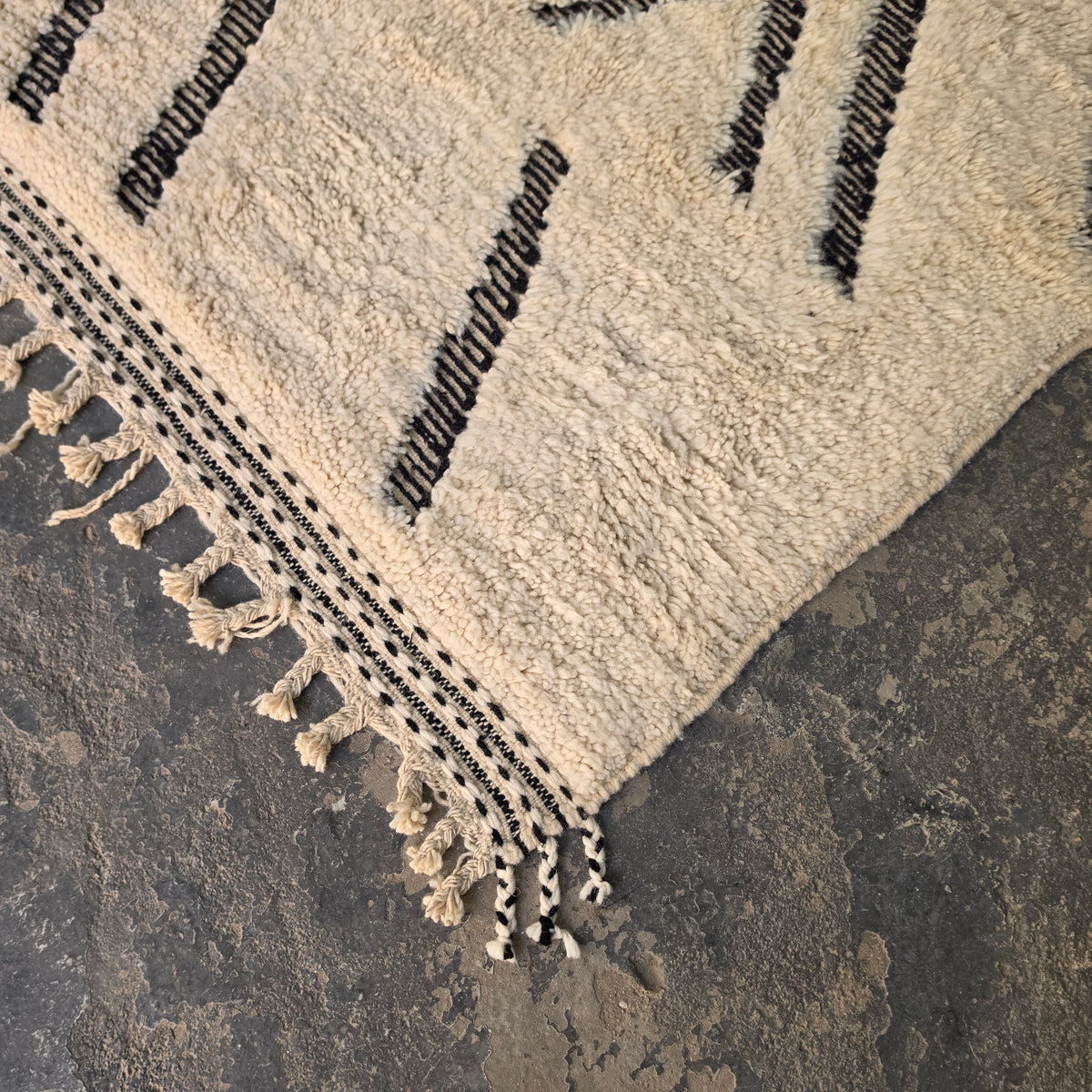 Authentic Moroccan Beni Ourain Rug, Modern Boho Area Rug (217x286 cm)